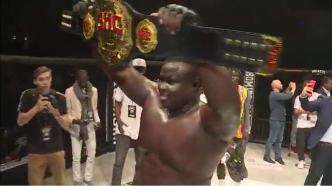 Les images du combat Bombardier victorieux sur Rocky Balboa en 5 minutes de combat. Les images du combat Bombardier victorieux sur Rocky Balboa en 5 minutes de combat.