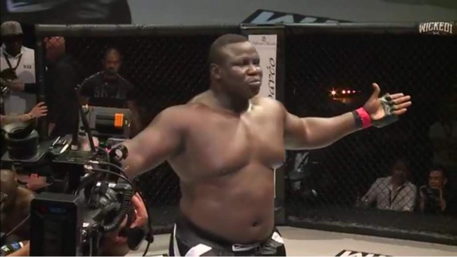 Les images du combat Bombardier victorieux sur Rocky Balboa en 5 minutes de combat. Les images du combat Bombardier victorieux sur Rocky Balboa en 5 minutes de combat.