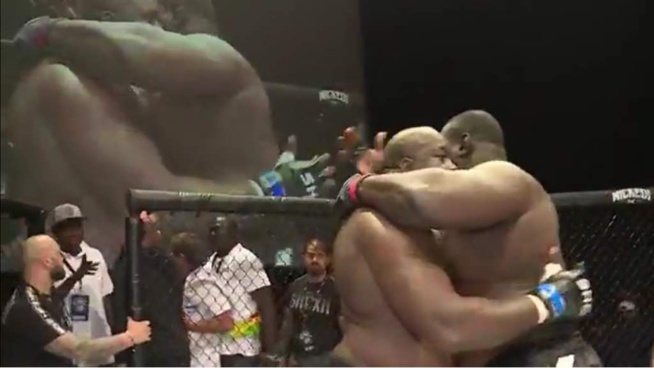 Les images du combat Bombardier victorieux sur Rocky Balboa en 5 minutes de combat. Les images du combat Bombardier victorieux sur Rocky Balboa en 5 minutes de combat.