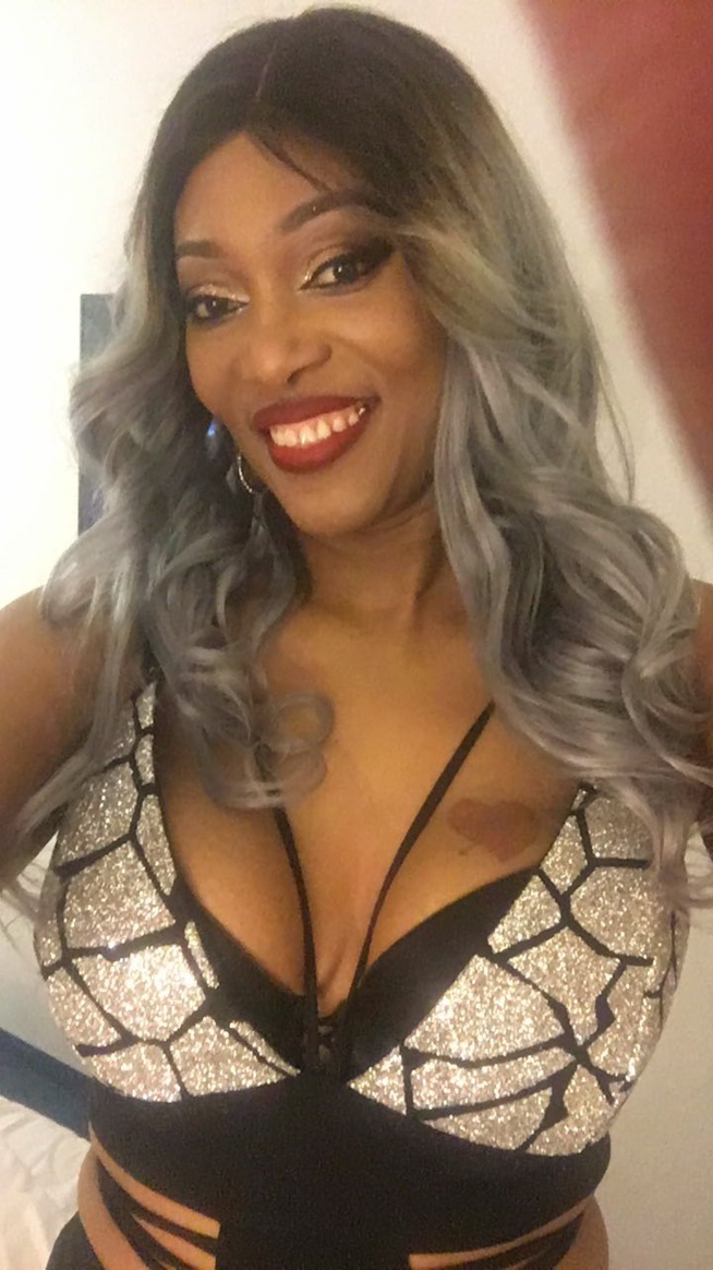 ZOOM sur Fatou Fall Ballago une bombe fatale avec sa potrine au devant au Dock Pullman de Waly Seck à Paris ZOOM sur Fatou Fall Ballago une bombe fatale avec sa potrine au devant au Dock Pullman de Waly Seck à Paris