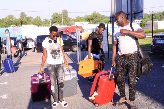 En images arrivé de Sidy Diop et son groupe à Bordeaux pour son concert de ce lundi et vous donne rendez-vous le 12 Mai au Dock Haussman de Paris En images arrivé de Sidy Diop et son groupe à Bordeaux pour son concert de ce lundi et vous donne rendez-vous le 12 Mai au Dock Haussman de Paris