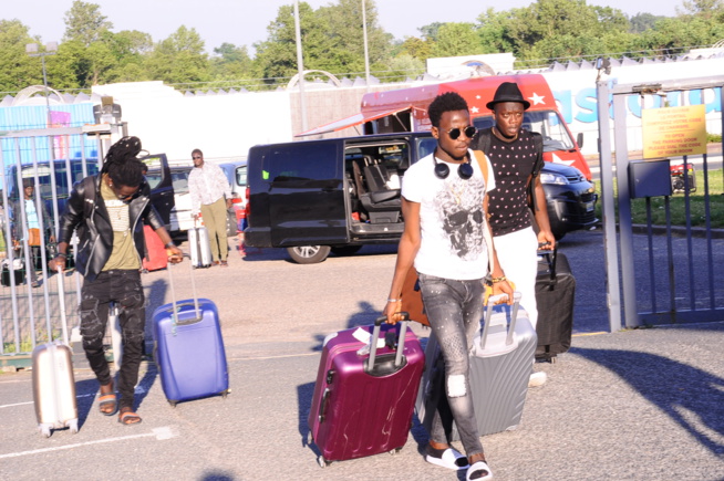 En images arrivé de Sidy Diop et son groupe à Bordeaux pour son concert de ce lundi et vous donne rendez-vous le 12 Mai au Dock Haussman de Paris En images arrivé de Sidy Diop et son groupe à Bordeaux pour son concert de ce lundi et vous donne rendez-vous le 12 Mai au Dock Haussman de Paris