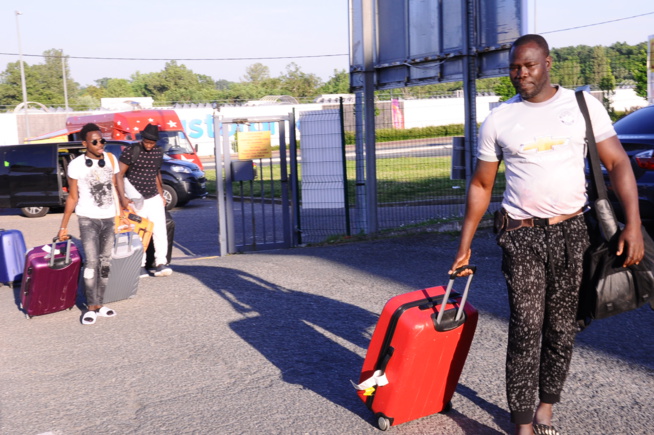 En images arrivé de Sidy Diop et son groupe à Bordeaux pour son concert de ce lundi et vous donne rendez-vous le 12 Mai au Dock Haussman de Paris En images arrivé de Sidy Diop et son groupe à Bordeaux pour son concert de ce lundi et vous donne rendez-vous le 12 Mai au Dock Haussman de Paris