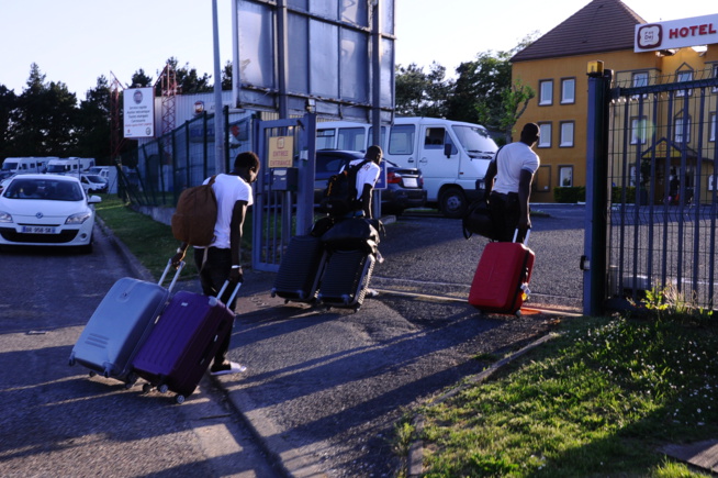 En images arrivé de Sidy Diop et son groupe à Bordeaux pour son concert de ce lundi et vous donne rendez-vous le 12 Mai au Dock Haussman de Paris En images arrivé de Sidy Diop et son groupe à Bordeaux pour son concert de ce lundi et vous donne rendez-vous le 12 Mai au Dock Haussman de Paris