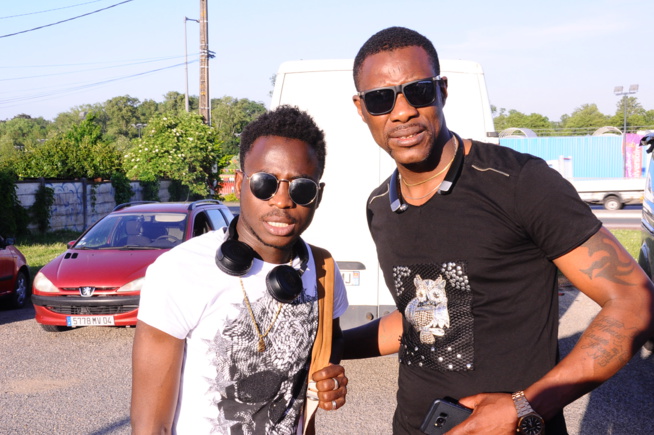 En images arrivé de Sidy Diop et son groupe à Bordeaux pour son concert de ce lundi et vous donne rendez-vous le 12 Mai au Dock Haussman de Paris En images arrivé de Sidy Diop et son groupe à Bordeaux pour son concert de ce lundi et vous donne rendez-vous le 12 Mai au Dock Haussman de Paris