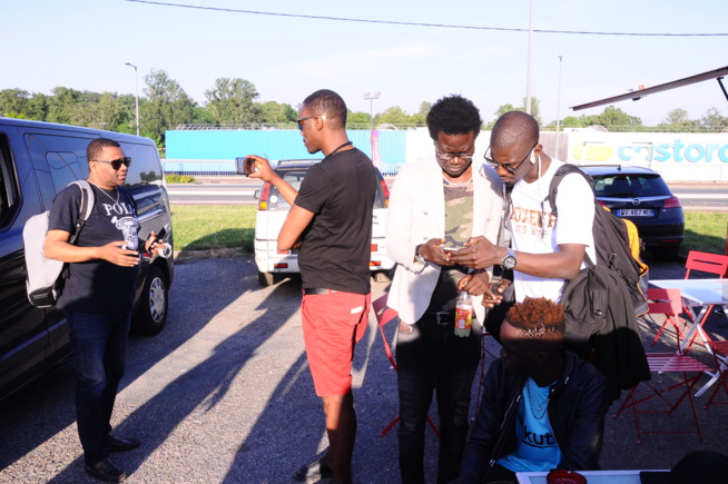 En images arrivé de Sidy Diop et son groupe à Bordeaux pour son concert de ce lundi et vous donne rendez-vous le 12 Mai au Dock Haussman de Paris En images arrivé de Sidy Diop et son groupe à Bordeaux pour son concert de ce lundi et vous donne rendez-vous le 12 Mai au Dock Haussman de Paris