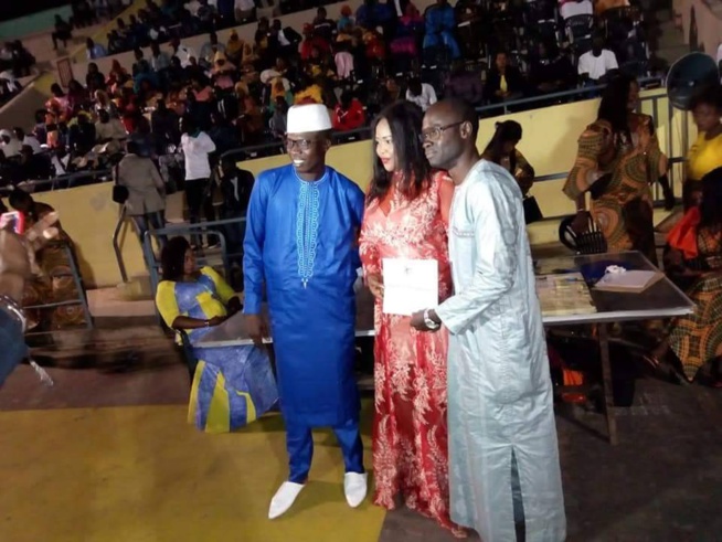 TOUBAMA FIERTÉ: L'artiste Guigui reçoit son diplôme de reconnaissance; TOUBAMA FIERTÉ: L'artiste Guigui reçoit son diplôme de reconnaissance;