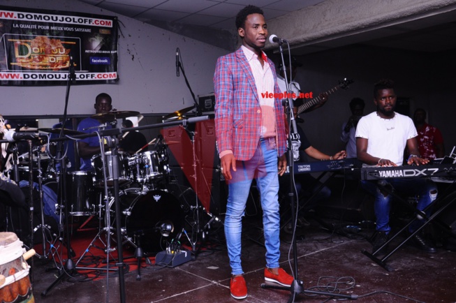 Bordeaux: Le nouveau chouchou de la musique Sénégalaise Sidy Diop chante, danse avec ses fans