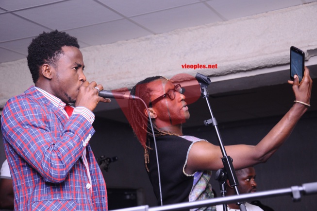 Bordeaux: Le nouveau chouchou de la musique Sénégalaise Sidy Diop chante, danse avec ses fans Bordeaux: Le nouveau chouchou de la musique Sénégalaise Sidy Diop chante, danse avec ses fans
