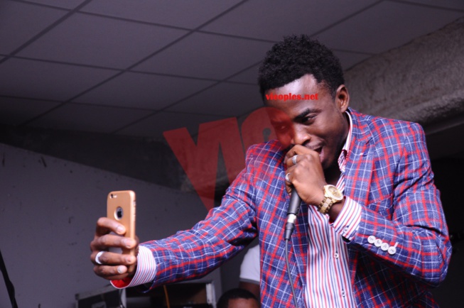 Bordeaux: Le nouveau chouchou de la musique Sénégalaise Sidy Diop chante, danse avec ses fans Bordeaux: Le nouveau chouchou de la musique Sénégalaise Sidy Diop chante, danse avec ses fans