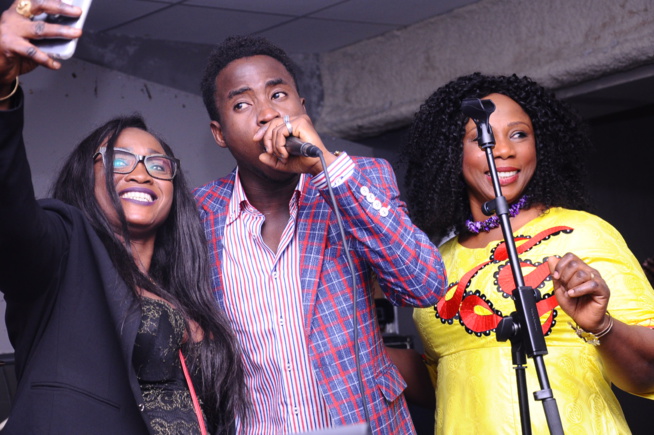 Bordeaux: Le nouveau chouchou de la musique Sénégalaise Sidy Diop chante, danse avec ses fans