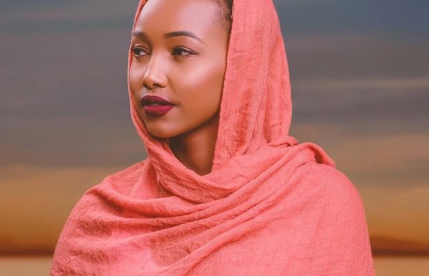La célèbre prostituée Huddah Monroe: pourquoi les femmes mariées à des hommes noirs ne… La célèbre prostituée Huddah Monroe: pourquoi les femmes mariées à des hommes noirs ne…