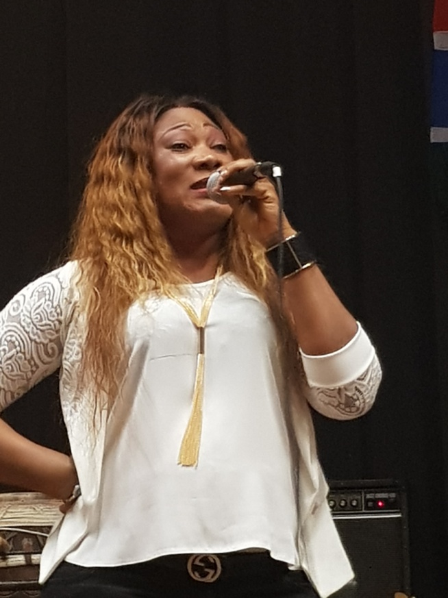 En live découvrez le nouveau single de sister Yaki à Bruxelles.