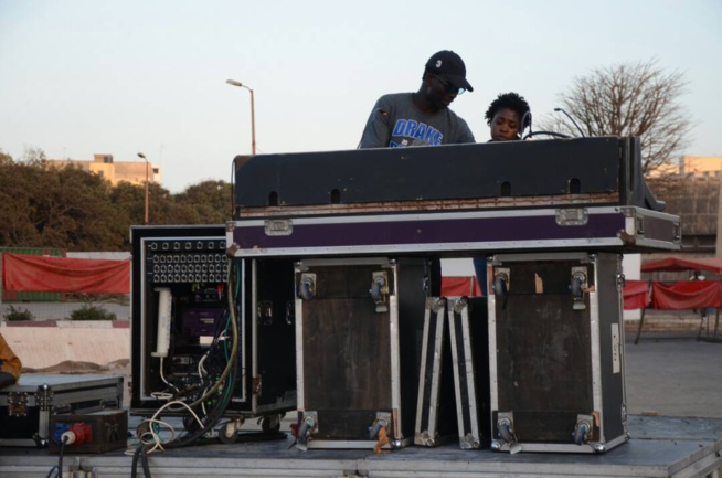 JOUR J -1 LES DERNIÉRES RÉGLAGES DU CONCERT DE PAPE DIOUF AU CICES. JOUR J -1 LES DERNIÉRES RÉGLAGES DU CONCERT DE PAPE DIOUF AU CICES.