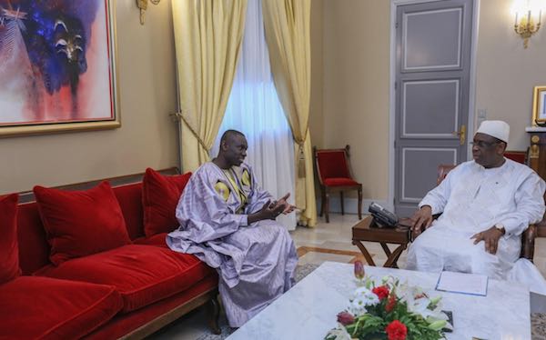 URGENT L'artiste de l'année Pape Diouf reçu par le président de la république Macky Sall. photos