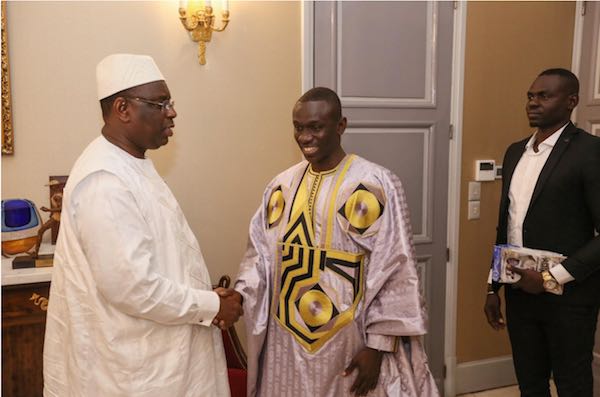 URGENT L'artiste de l'année Pape Diouf reçu par le président de la république Macky Sall. photos