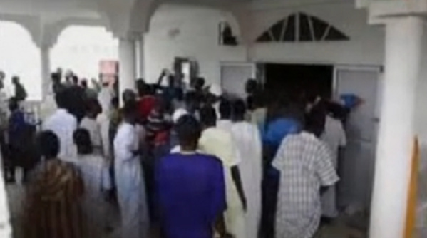Vélingara : Un Imam arrêté pour avoir torturé sa fille, parce qu’elle recevait des Sms… Vélingara : Un Imam arrêté pour avoir torturé sa fille, parce qu’elle recevait des Sms…