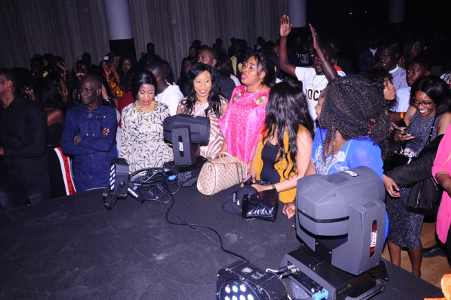 VIDEO : Entrée explosive de Sidy Diop au Dock Haussman de Paris. Regardez chaude ambiance. VIDEO : Entrée explosive de Sidy Diop au Dock Haussman de Paris. Regardez chaude ambiance.