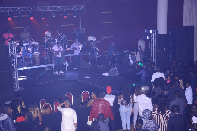 Les images de la soiree de cloture de la tournée Européenne de Sidy Diop au Dock Haussman; Les images de la soiree de cloture de la tournée Européenne de Sidy Diop au Dock Haussman;