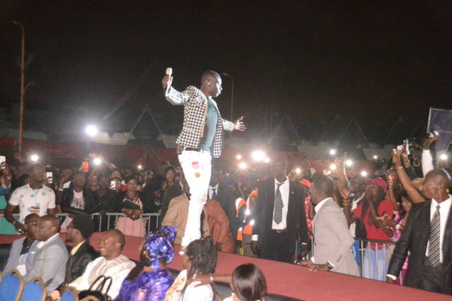 Mega Enjoy de Cices:Pape Diouf ferme les portes de Cices avec Plus 10.000 personnes et fait retourner plus de 3000 fans chez eux. Le rendez-vous de la classe.