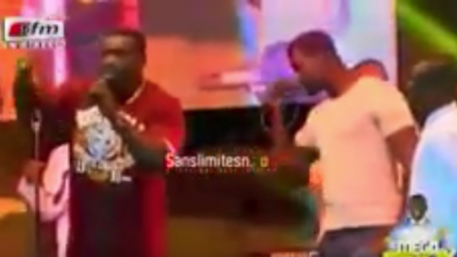 Vidéo – Soirée au Cices : L’ émouvant Témoignage de Gouye Gui sur Pape Diouf: « man Oumar Péne moy sama weuy katt mais.. » Vidéo – Soirée au Cices : L’ émouvant Témoignage de Gouye Gui sur Pape Diouf: « man Oumar Péne moy sama weuy katt mais.. »
