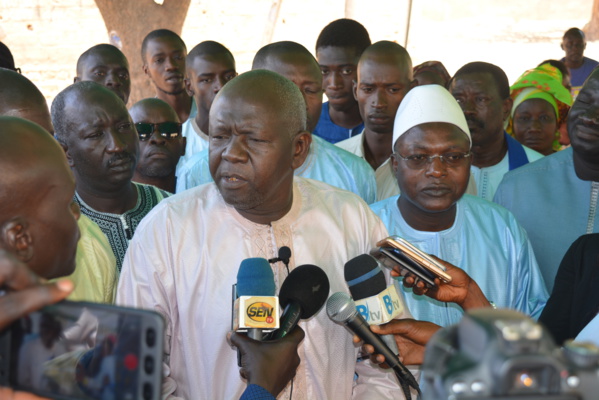 Pour la réélection du Président Macky Sall en 2019 : Landing Mbengue, le premier adjoint au maire de Bambilor adoube le Ministre Oumar Guèye Pour la réélection du Président Macky Sall en 2019 : Landing Mbengue, le premier adjoint au maire de Bambilor adoube le Ministre Oumar Guèye
