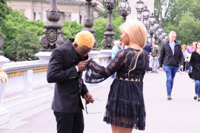 Sidy Diop new look avec son "CHOU BABY" à Paris.