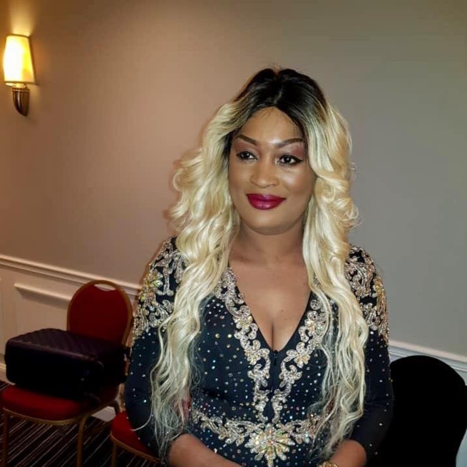 Titi est devenue blonde, regardez Titi est devenue blonde, regardez