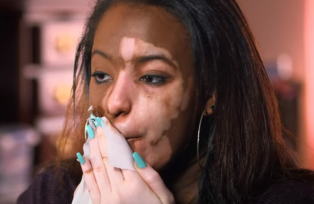 Pendant 7 ans, elle s’est cachée derrière le maquillage – mais aujourd’hui, elle est enfin prête à dévoiler qui elle est vraiment Pendant 7 ans, elle s’est cachée derrière le maquillage – mais aujourd’hui, elle est enfin prête à dévoiler qui elle est vraiment