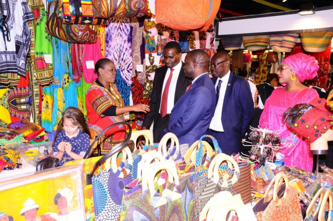 Le ministre du commerce Alioune Sarr à la foire de Bordeaux pour visiter les Stands des Sénégalais.