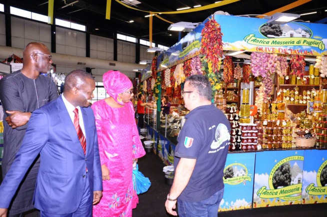 Le ministre du commerce Alioune Sarr à la foire de Bordeaux pour visiter les Stands des Sénégalais.