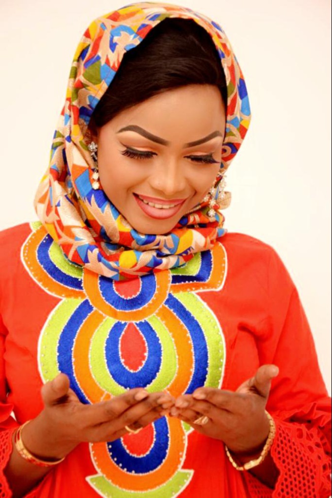 Mbathio Ndiay en mode "SÉLLALE" vous souhaite un bon ramadan. Mbathio Ndiay en mode "SÉLLALE" vous souhaite un bon ramadan.