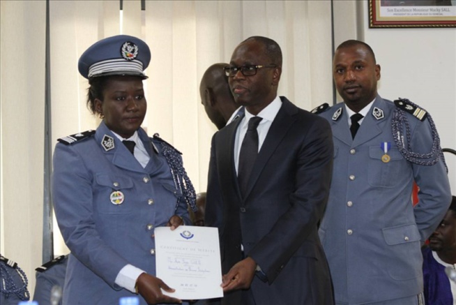 Douane : Interdiction de transporter des véhicules par voie terrestre… : L’Etat cherche à renflouer ses caisses avec une hausse de 61% au lieu de 48% Douane : Interdiction de transporter des véhicules par voie terrestre… : L’Etat cherche à renflouer ses caisses avec une hausse de 61% au lieu de 48%