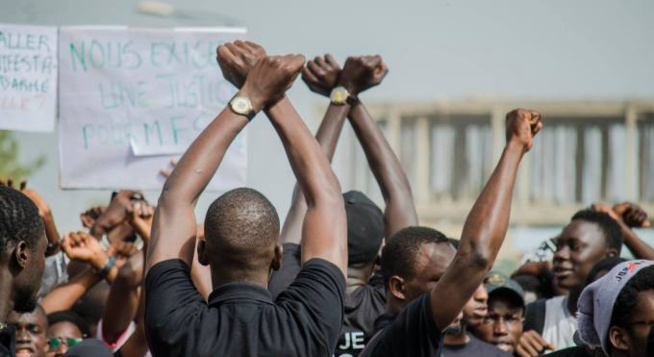 Saint-Louis : Temps forts de la marche des étudiants de l'UGB avec des cris Amadou Ba Voleur , Mary Teuw Dégage Saint-Louis : Temps forts de la marche des étudiants de l'UGB avec des cris Amadou Ba Voleur , Mary Teuw Dégage