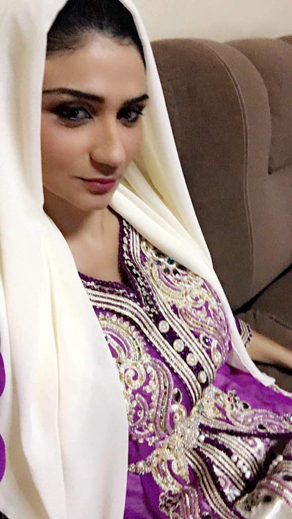La présentatrice de "YESSLU" Lina Kreaime de la RTS1 à fond avec les tendances du mois de ramadan avec ses tenues;
