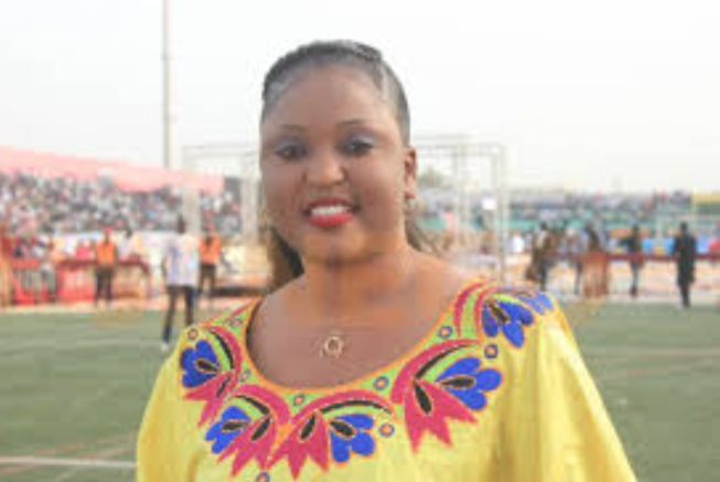 Alima Ndione; vente aux " gens-chères " sur le plateau de la Sentv, regardez! Alima Ndione; vente aux " gens-chères " sur le plateau de la Sentv, regardez!