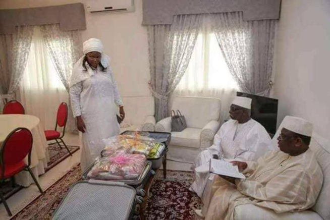 VIDEO: Un talibé mouride tire sév"rement sur Sidy Lamine et Ahmed Khalifa Niasse contre leurs attaques sur Idrissa Seck. VIDEO: Un talibé mouride tire sév"rement sur Sidy Lamine et Ahmed Khalifa Niasse contre leurs attaques sur Idrissa Seck.