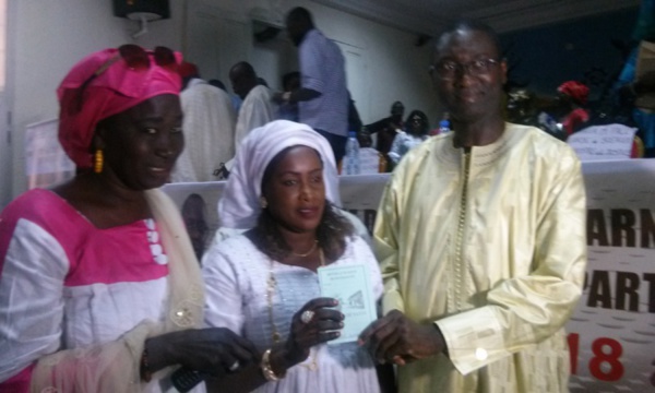 Solidarité Ramadan : Ismaïla Madior Fall arrose les mosquées de Rufisque de dattes... Solidarité Ramadan : Ismaïla Madior Fall arrose les mosquées de Rufisque de dattes...