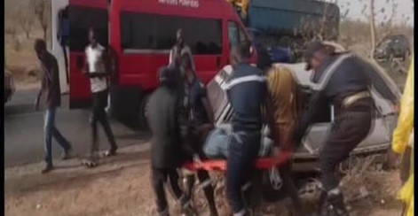 Vidéo – Thiès: 7 blessés dans une collision entre une voiture 4X4 et un Taxi Vidéo – Thiès: 7 blessés dans une collision entre une voiture 4X4 et un Taxi