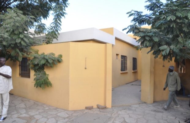 Oustaz Pape Hann présente le livre »Le Sauveur » de Mohamed Abdallah Thiam Sopé Naby Partager : Oustaz Pape Hann présente le livre »Le Sauveur » de Mohamed Abdallah Thiam Sopé Naby Partager :