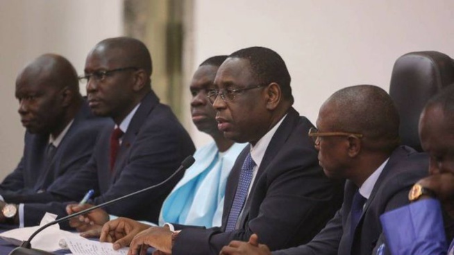 Communiqué officiel :Voici les mesures prises par Macky Sall pour les étudiants : 30 bus,terrain omnisports, Construction et finalisation des salles de cours, amphithéâtres dans les meilleurs délais …