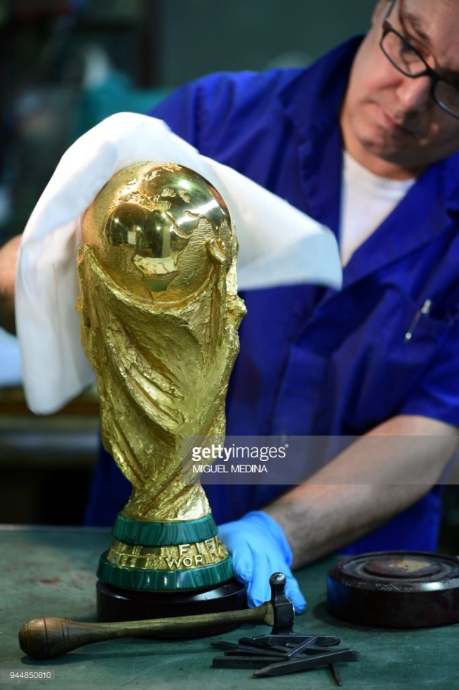 Mondial-2018: découvrez Bertoni, là où se fabrique la Coupe du Monde