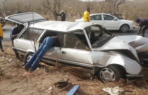 Vidéo Accident de la route: Un taxi dérape et tamponne un arbre. Bilan 7 blessés dans un état grave Vidéo Accident de la route: Un taxi dérape et tamponne un arbre. Bilan 7 blessés dans un état grave