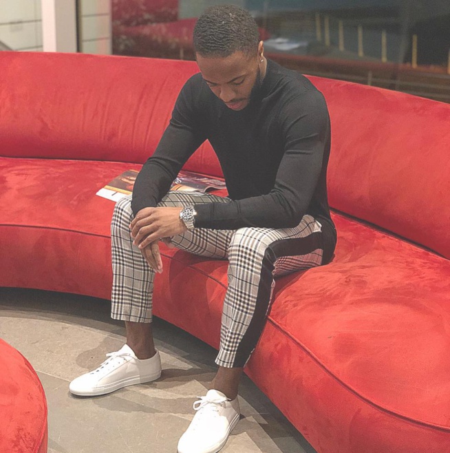 Raheem Sterling de Manchester City: un tatouage d’une arme automatique qui crée la polémique. « Mon père a été tué par … Raheem Sterling de Manchester City: un tatouage d’une arme automatique qui crée la polémique. « Mon père a été tué par …