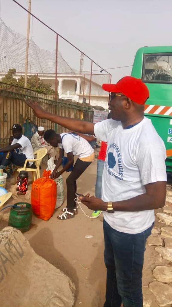 Le fils de Rusfisque GO Ndiaye oeuvre dans le social dans sa ville natale avec des NDOGOUen ce mois béni.