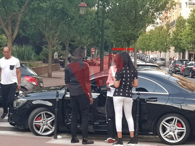 Pape Diouf en mode tournage avec Senepeople à Paris à découvrir bientot.