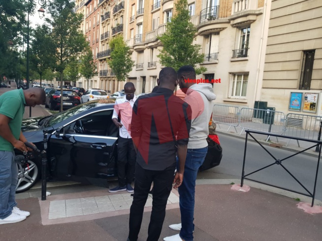 Pape Diouf en mode tournage avec Senepeople à Paris à découvrir bientot.