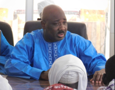 FARBA NGOM détruit CISSÉ LÔ :  » Macky n’a aucune dette ni envers lui…C’est un maître chanteur »