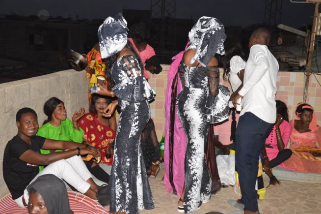 Mois de ramadan le chanteur Baba Mbengue a distribué des "Ndogous" avec ses fans dans les rues de la banlieue; Mois de ramadan le chanteur Baba Mbengue a distribué des "Ndogous" avec ses fans dans les rues de la banlieue;