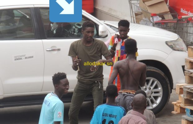 Exclusif: Voici les photos du bandit qui a poignardé son rival au Auchan de Nord Foire Exclusif: Voici les photos du bandit qui a poignardé son rival au Auchan de Nord Foire